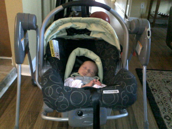 This @gracobaby SnugGlider car seat swing should be next to "genious" in dictionary. Keeps baby asleep after car ride!